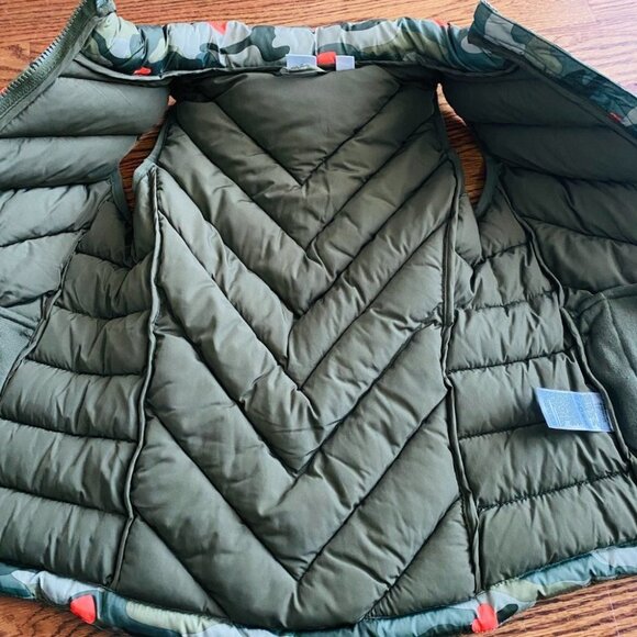 GAP Kids Camo Puffer Vest Jacket - Picture 4 of 10